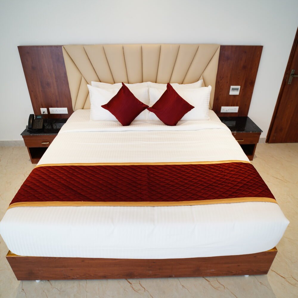 Which Deluxe Room in Tiruvannamalai Offers the Best Stay at a Famous Hotel?