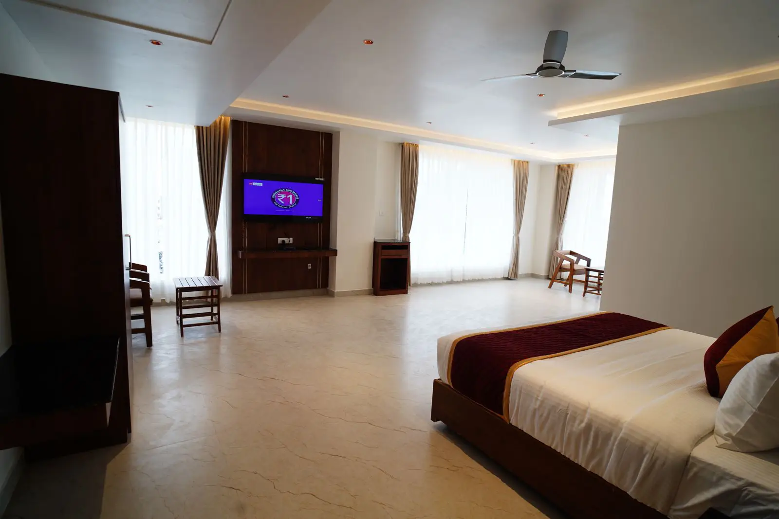 Top Amenities in Business Suit Rooms That Enhance Your Stay: A Traveler’s Guide